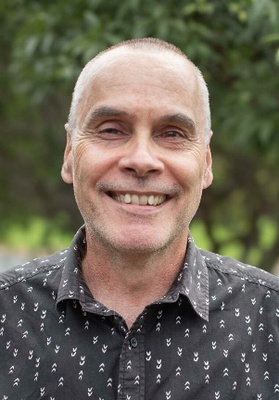 Dr Esa Hukkinen